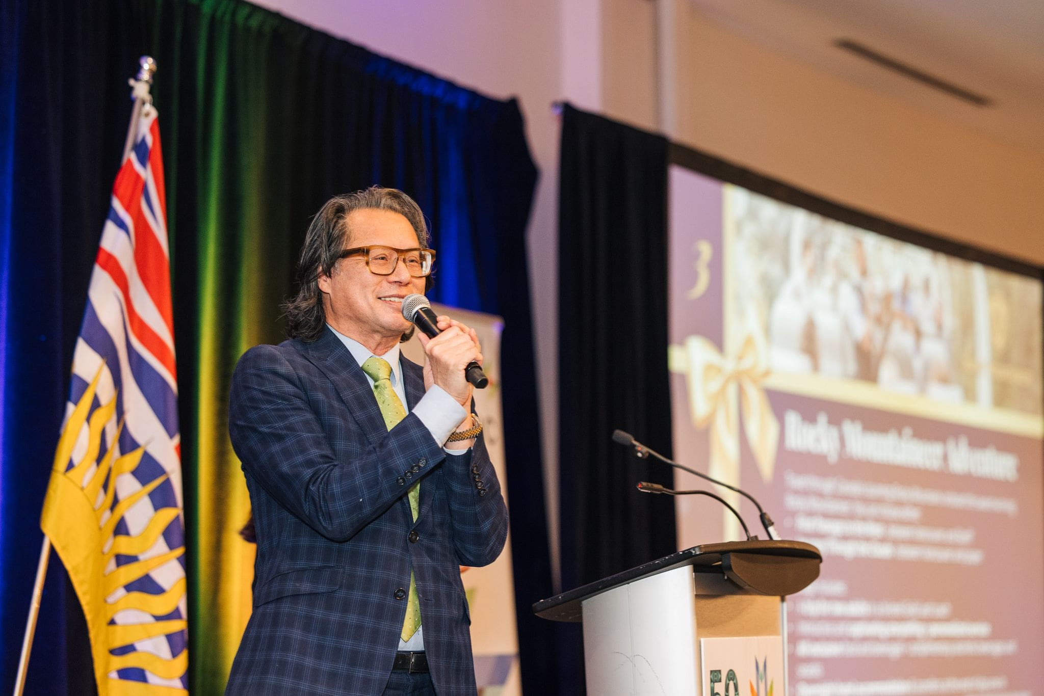Auctioneer Fred Lee leads the live auction at MOSAIC’s 50th Anniversary Gala Luncheon